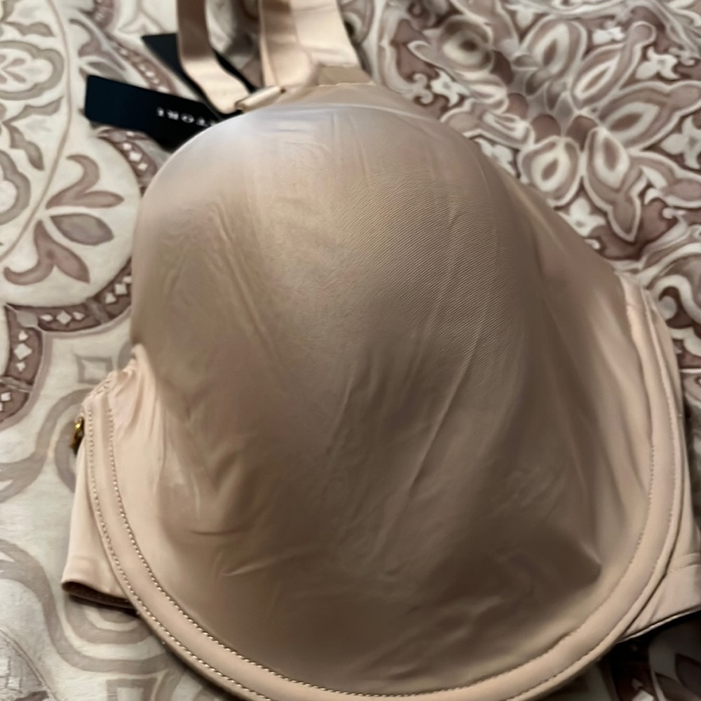 NWT Natori T-shirt bra. 34H